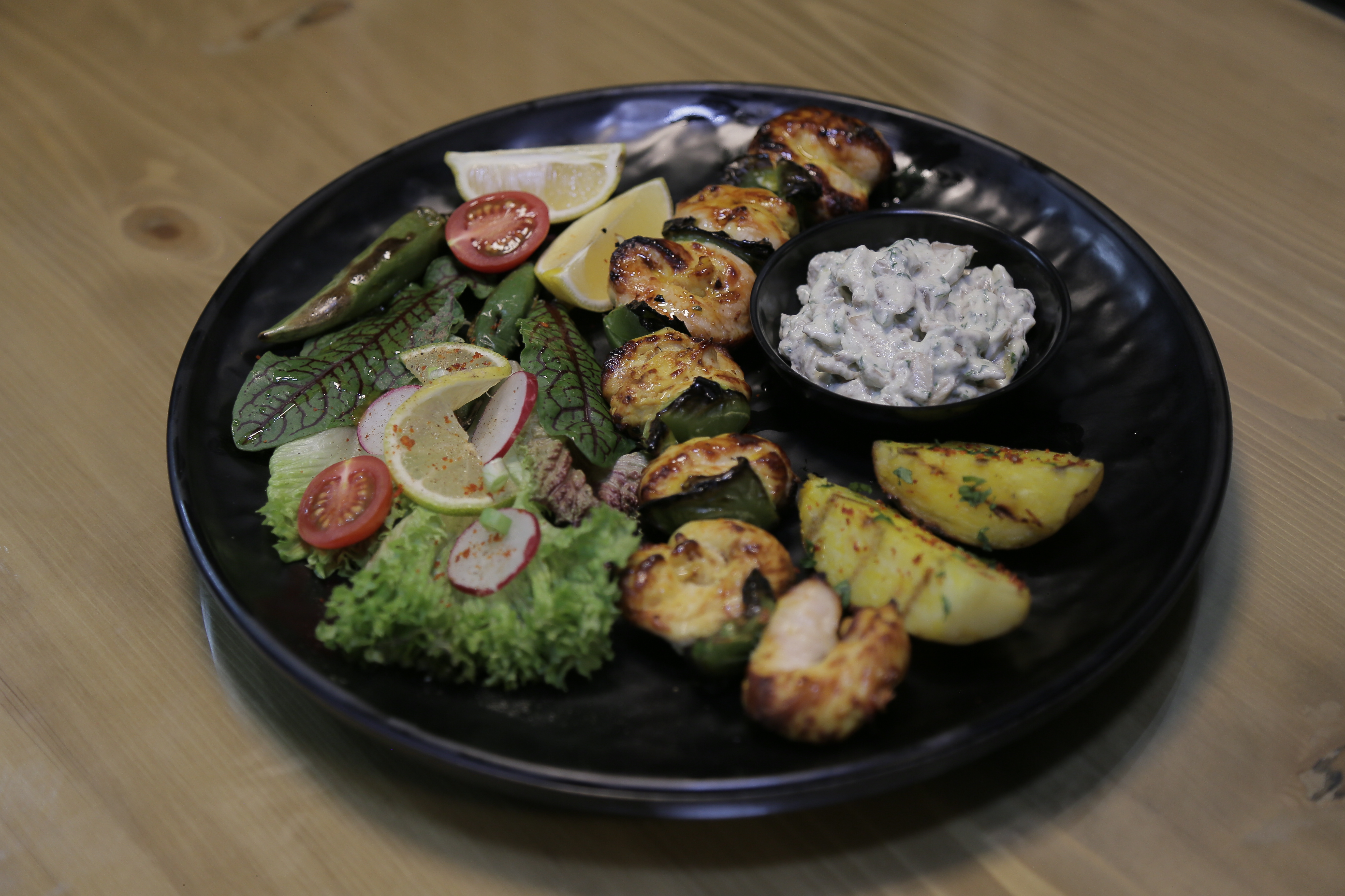 جوجه کباب حلزونی با سس قارچ(snail grilled chicken with mushroom sauce)